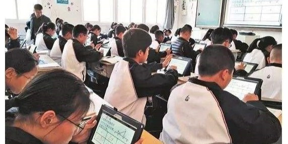 学情分析系统实现定制学生服务