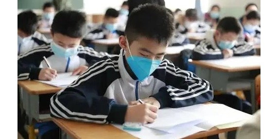 支持教学管理精准化实施，大学学校版网络阅卷系统，满足个性化教学管理需求。教学管理精准化实施，是现代大学教育发展的必然趋势。大学学校版网络阅卷系统的引入，为实现个性化教学管理需求提供了有力支持。首先，这一系统的实施，让教学管理变得更加高效。传统的阅卷方式往往耗费大量人力物力，而网络阅卷系统的应用，则能够快速完成阅卷任务，提高了工作效率。同时，系统还能够准确记录学生的成绩和表现，为教师提供了全面的数据支持，有助于更好地把握学生的学习情况，进行针对性的教学。其次，大学学校版网络阅卷系统的推广，促进了教学质量的提升。通过系统的分析和反馈，教师可以及时了解学生的学习状态和问题，有针对性地进行辅导和指导，使教学过程更加精细化、个性化。这有助于激发学生的学习兴趣，提高他们的学习积极性和效果。另外，这一系统还为教学管理提供了更多的可能性。在传统的教学模式下，教师往往难以全面了解每位学生的学习情况和需求，而网络阅卷系统的应用，则能够为个性化教学提供更多的支持和可能性。教师可以根据系统提供的数据，对学生进行精准分析和个性化指导，使教学更加贴近学生的需求和实际情况，提高教学效果和学生满意度。总的来说，大学学校版网络阅卷系统的实施，为教学管理的精准化提供了有力支持，促进了教学质量的提升，拓展了教学管理的可能性，是现代大学教育发展的重要举措。